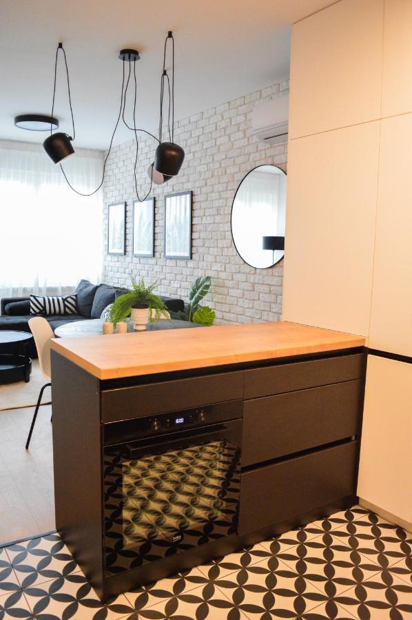 The Black & White Oasis Belgrade Extérieur photo